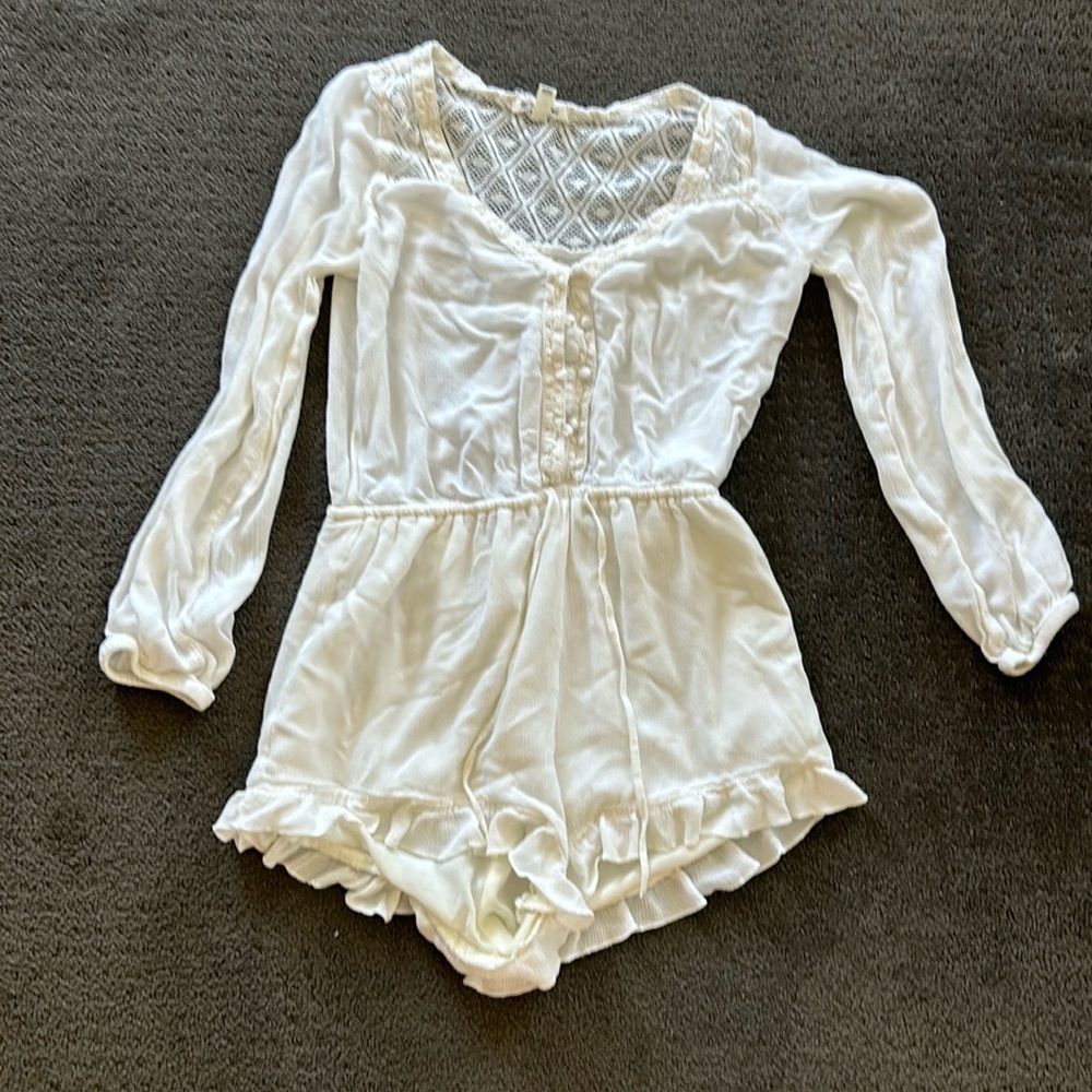 Billabong White Romper, size Medium